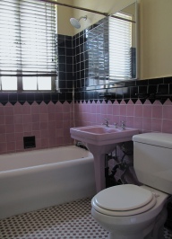 Pink_and_black_bathroom